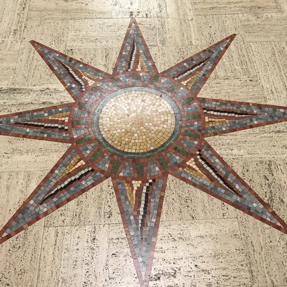 Meet your Posher, Amy! 🌞 - Picture 2 of 3